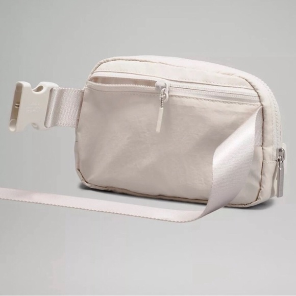 Lululemon Everywhere Belt Bag Opal - Picture 3 of 4